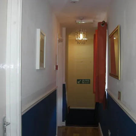 Lynebank House Hotel, Bed & Breakfast Oda ve Kahvaltı 4*