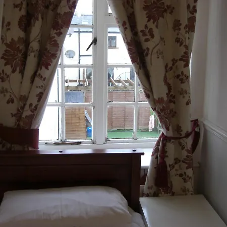 Lynebank House Hotel,